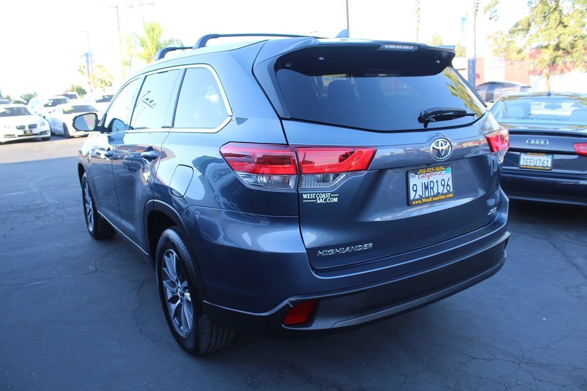 Used 2018 Toyota Highlander XLE w/ Carpet Mat Package (TMS) FWD image 5