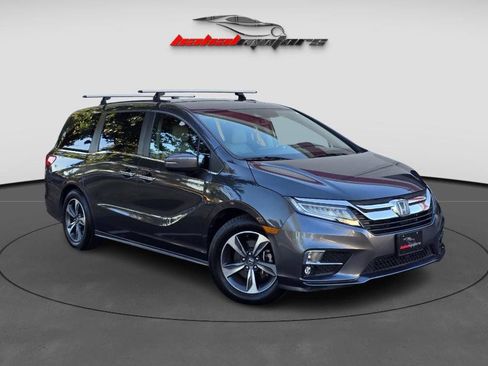 Used 2018 Honda Odyssey Touring image 1