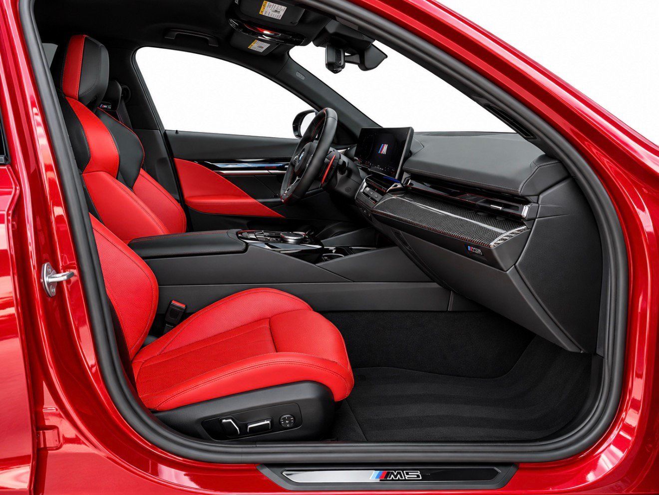 Used 2025 BMW M5 w/ Carbon Package AWD/4WD image 2