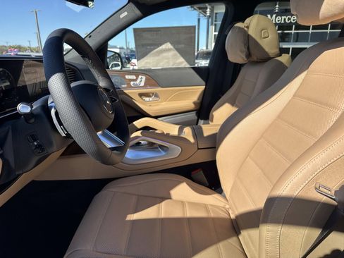New 2026 Mercedes-Benz GLS 580 4MATIC image 10