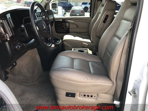Used 2010 Chevrolet Express 1500 w/ Preferred Equipment Group RWD image 11