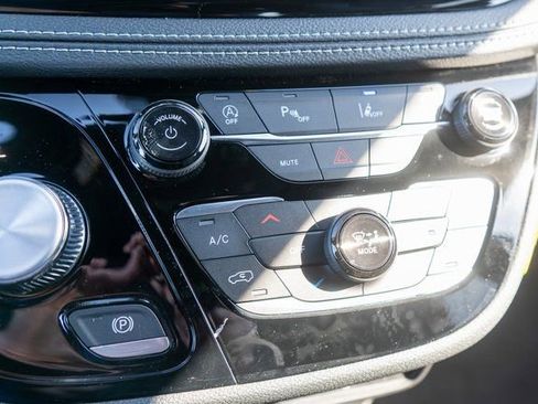 New 2026 Chrysler Pacifica Select AWD/4WD image 25