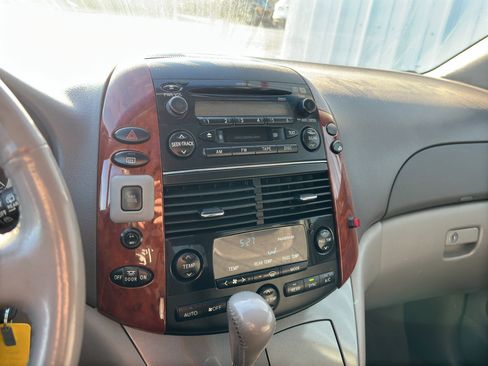 Used 2004 Toyota Sienna FWD image 12