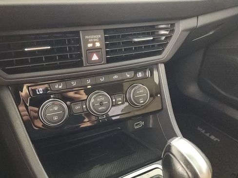 Used 2020 Volkswagen Jetta SEL FWD image 16