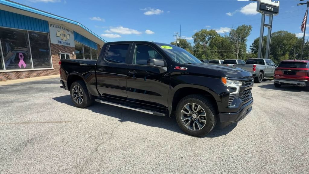 Used 2023 Chevrolet Silverado 1500 RST w/ Z71 Off-Road Package AWD/4WD image 2