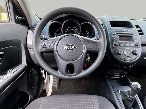 Used 2013 Kia Soul FWD image 6