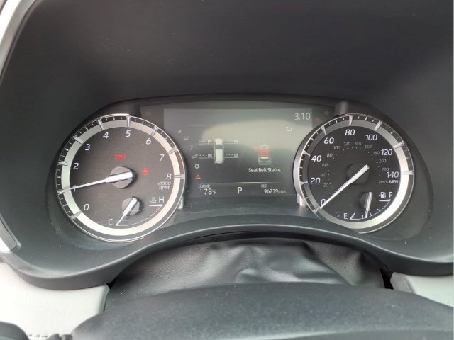 Used 2022 Toyota Highlander XLE AWD/4WD image 24