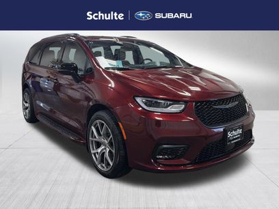 Used 2023 Chrysler Pacifica Limited w/ S Appearance Package