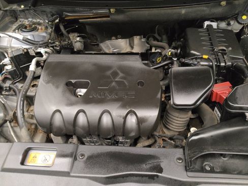 Used 2016 Mitsubishi Outlander SE image 30