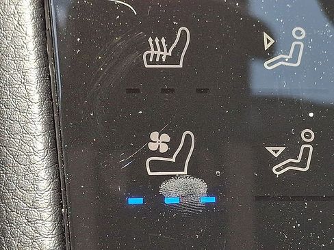 Used 2025 Porsche Macan image 22