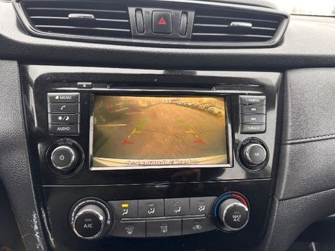 Used 2020 Nissan Rogue S AWD/4WD image 26