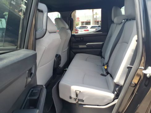 Certified 2025 Toyota Tacoma SR5 AWD/4WD image 10