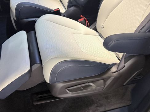 Used 2026 Kia Carnival SX Prestige FWD image 32