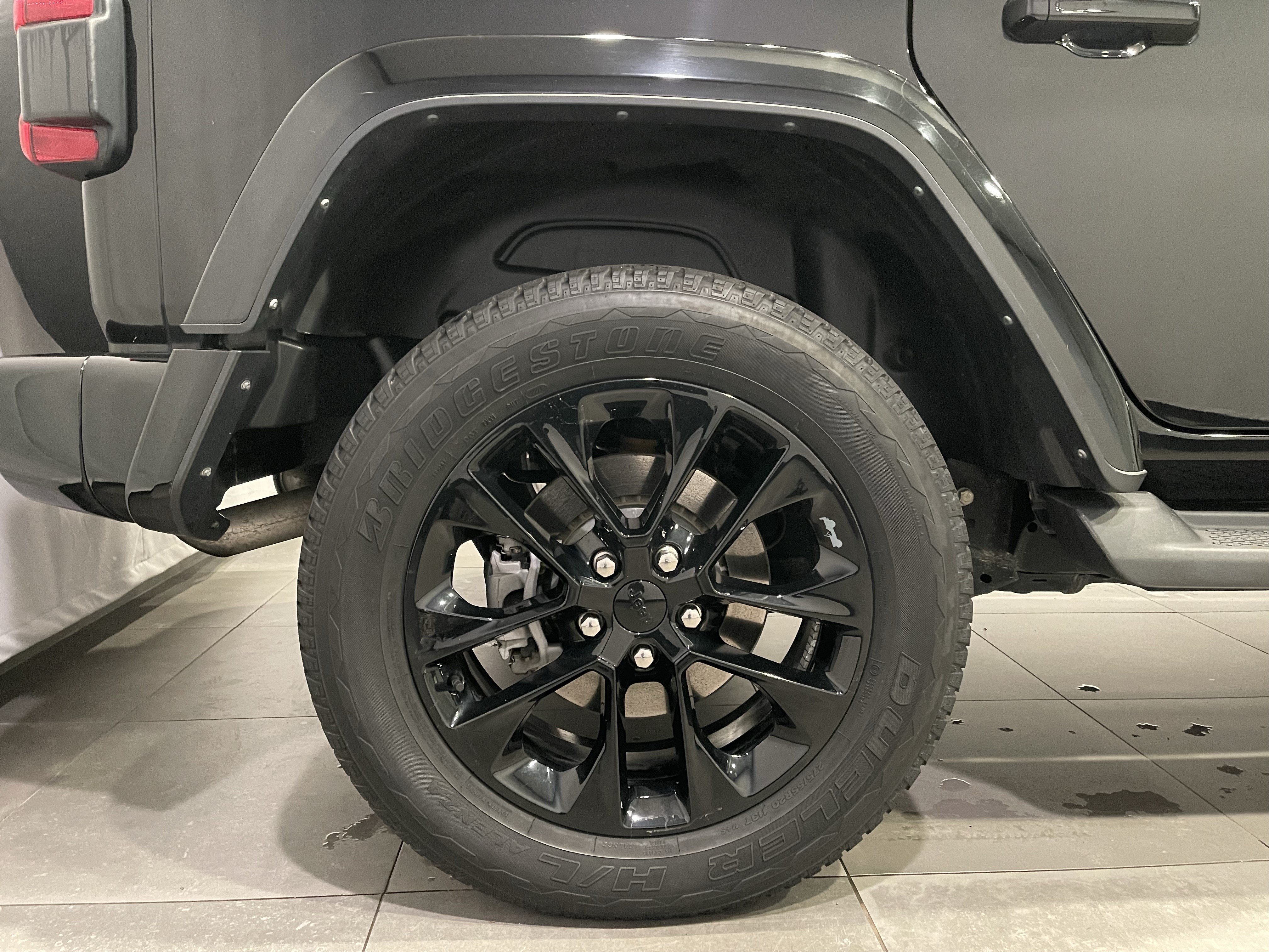 Used 2021 Jeep Wrangler Unlimited Sahara AWD/4WD image 9