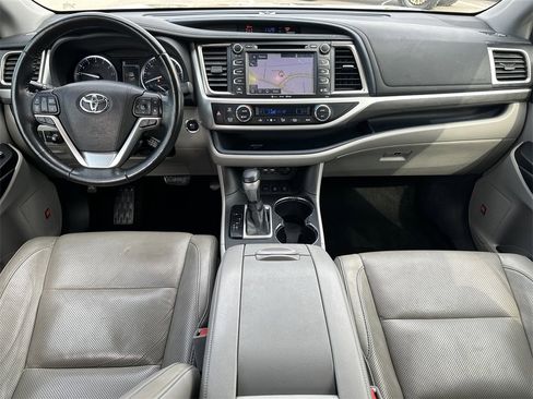 Used 2019 Toyota Highlander Limited Platinum image 9