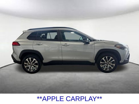 Used 2025 Toyota Corolla Cross XLE FWD image 6