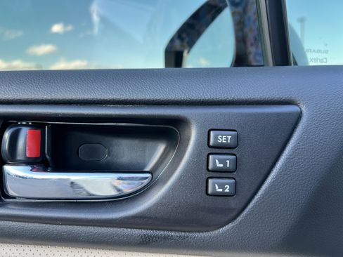 Used 2017 Subaru Outback 3.6R Limited image 6