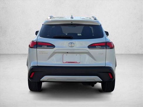 Used 2024 Toyota Corolla Cross XLE w/ Convenience Package image 7