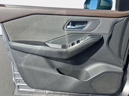 Used 2021 Nissan Rogue SV FWD image 25