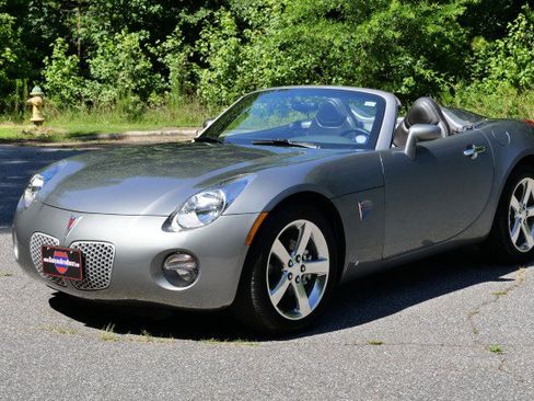 Used 2007 Pontiac Solstice Convertible w/ Premium Package RWD image 6