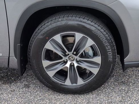 Certified 2026 Toyota Highlander XLE AWD/4WD image 11