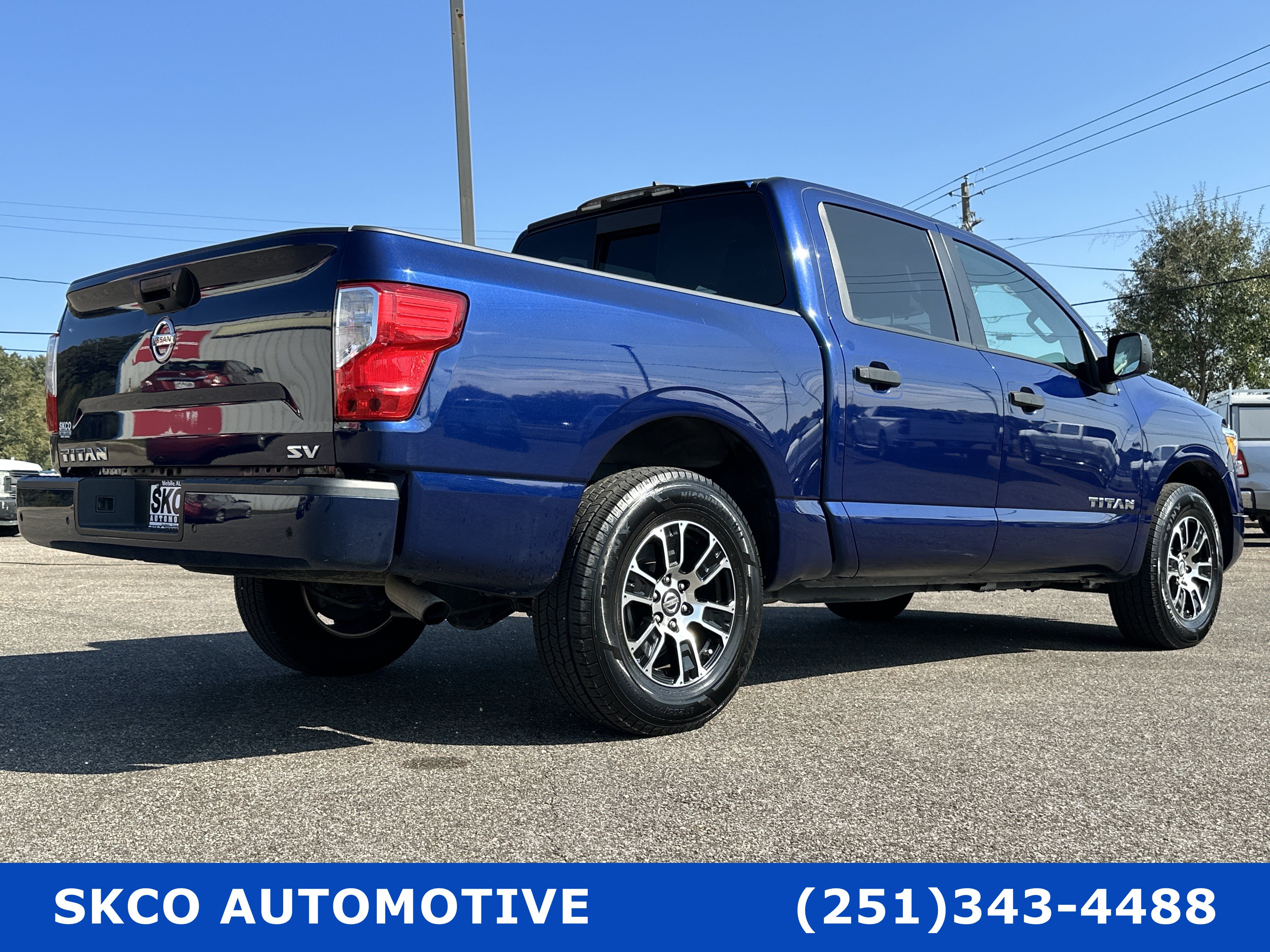 Used 2022 Nissan Titan SV RWD image 5
