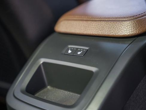 Used 2021 Volvo XC60 T5 Momentum w/ Advanced Package image 33