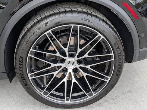 New 2026 Porsche Macan Electric RWD image 32