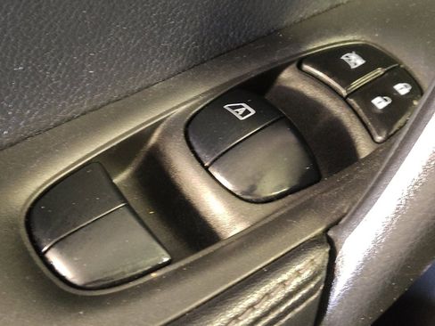 Used 2021 Nissan Rogue Sport S FWD image 27