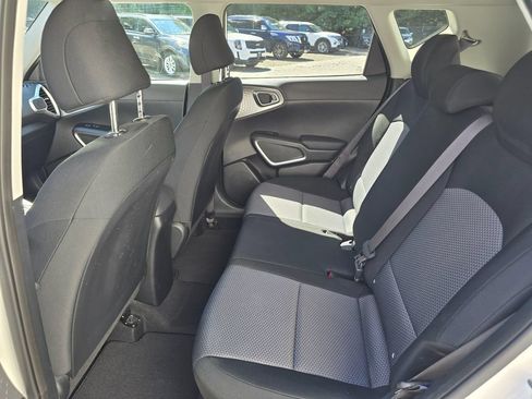 Used 2023 Kia Soul LX FWD image 9