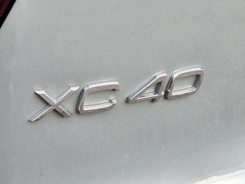 Certified 2024 Volvo XC40 B5 Plus image 18