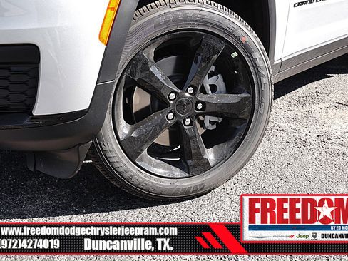 New 2025 Jeep Grand Cherokee L Altitude image 9