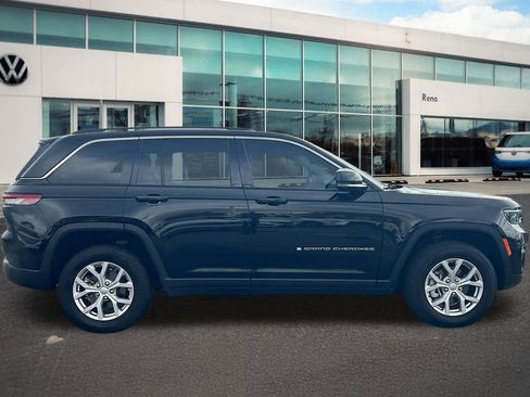 Used 2022 Jeep Grand Cherokee Limited w/ Luxury Tech Group II image 4