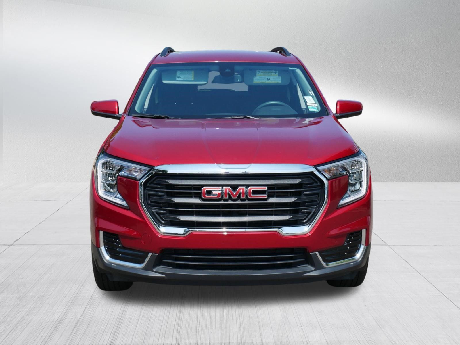 Used 2024 GMC Terrain SLE w/ Driver Convenience Package AWD/4WD image 2