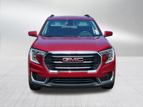 Used 2024 GMC Terrain SLE w/ Driver Convenience Package AWD/4WD image 2