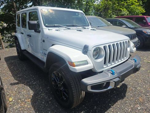 Used 2022 Jeep Wrangler Unlimited Sahara w/ Cold Weather Group AWD/4WD image 3