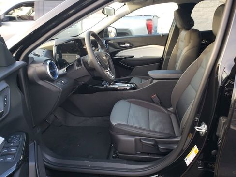 New 2026 Chevrolet Trax LT w/ Sunroof Package image 10