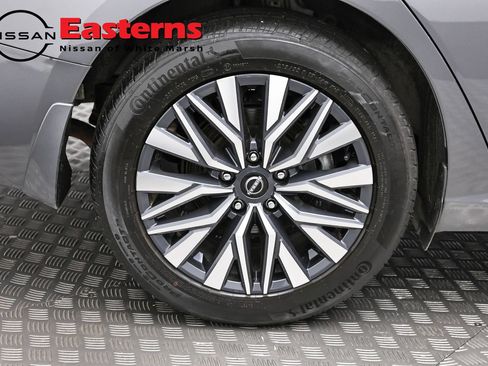 Used 2024 Nissan Altima 2.5 SV AWD/4WD image 29