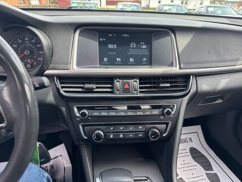 Used 2018 Kia Optima LX w/ 17" Alloy Wheels Package FWD image 11