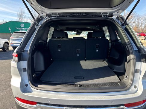 New 2025 Jeep Grand Cherokee Laredo AWD/4WD image 17