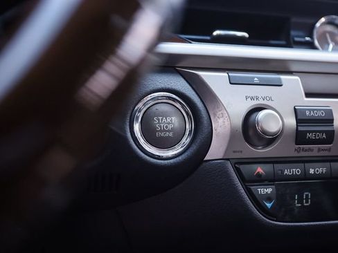Used 2015 Lexus ES 350 w/ Luxury Package FWD image 32