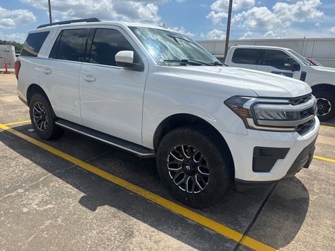 Used 2022 Ford Expedition XLT RWD image 3
