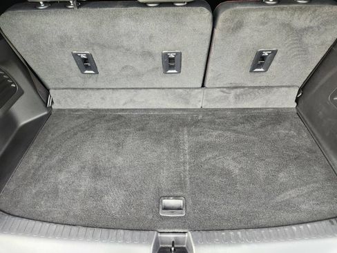 Used 2025 Chevrolet Traverse RS FWD image 35