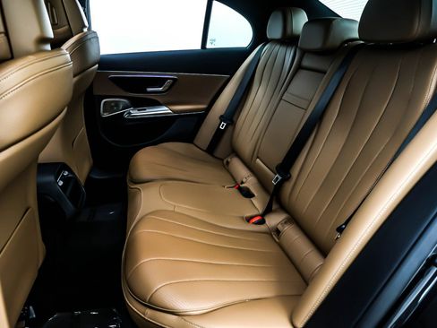Used 2025 Mercedes-Benz E 350 Sedan image 8