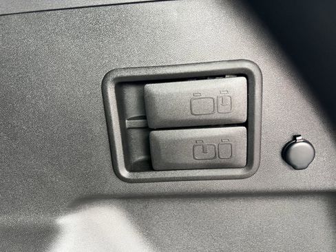 Used 2023 Chevrolet Equinox LT image 23