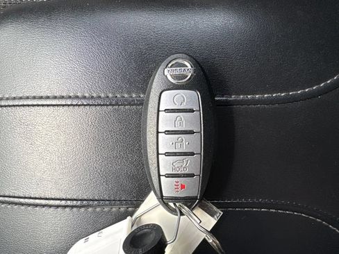 Used 2018 Nissan Rogue SV FWD image 46