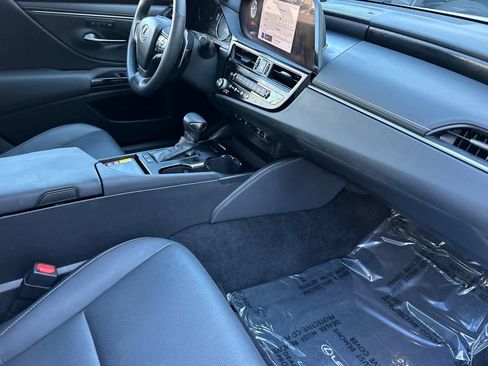 Used 2023 Lexus ES 300h w/ Premium Package image 16
