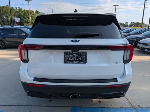 Used 2025 Ford Explorer ST-Line w/ Premium Package RWD image 4