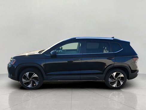 New 2025 Volkswagen Taos SE AWD/4WD image 4