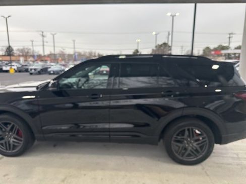 Used 2025 Ford Explorer ST-Line w/ Premium Package image 6